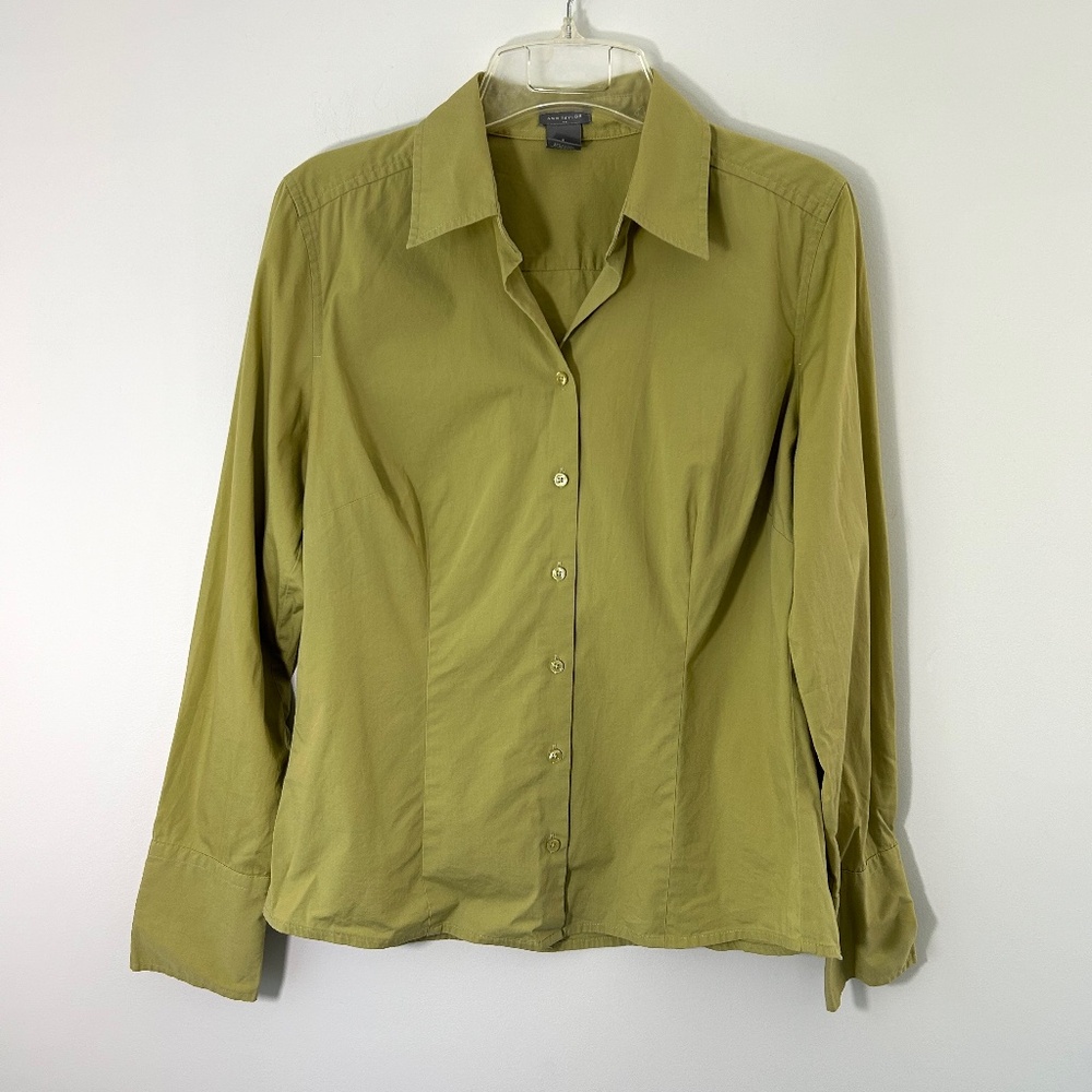 Ann Taylor Stretch Button-Front Shirt – Light Olive Green (Size 8)